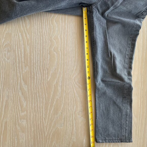 Agolde Riley High-Rise Straight Cropped Jeans in Grey - Picture 7 of 7